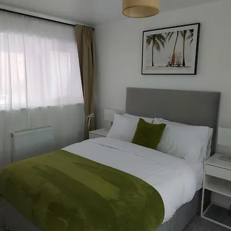 Bankwell Street Two Bedroom -Apartment With Parking-2